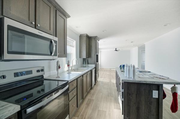 2025 Fleetwood 40 28563C  Home