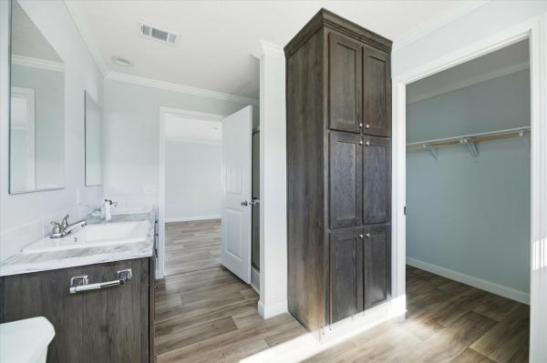 2025 Fleetwood 40 28563C  Home