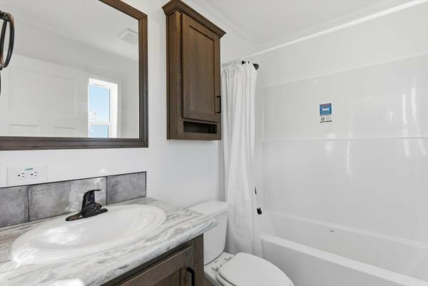 2025 Redman 66 NWSSL26609  Home