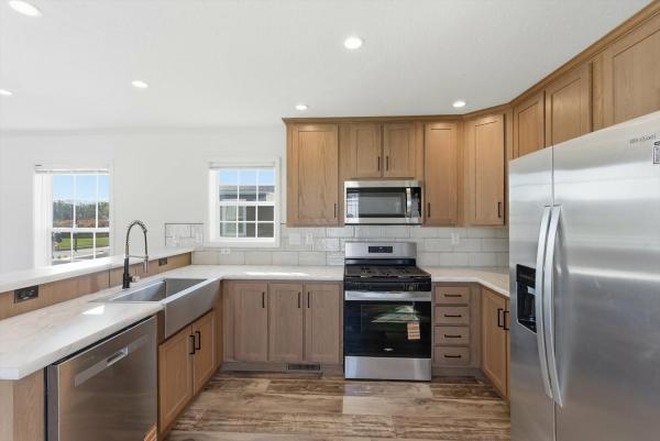 2026 Redman 67 NWSSL26602  Home