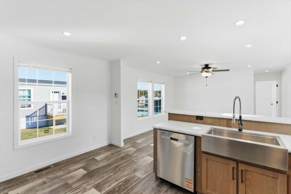 2026 Redman 67 NWSSL26602  Home