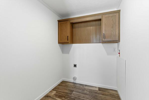 2026 Redman 67 NWSSL26602  Home