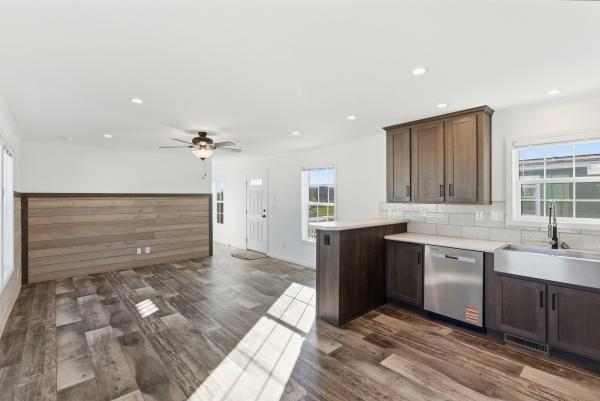 2025 Redman 68 NWSSL26609  Home