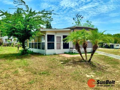 Photo 2 of 48 of home located at 68 Currin Boulevard Mount Dora, FL 32757