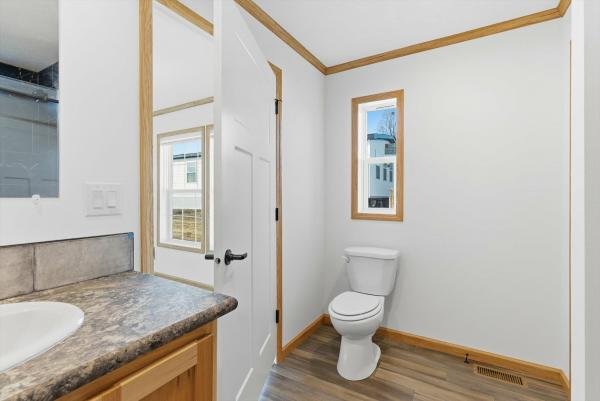 2026 Redman 72 NWSSL26602  Home