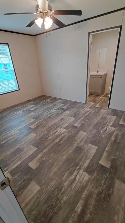 Photo 4 of 7 of home located at 5291 Collins Rd., #118 Jacksonville, FL 32244