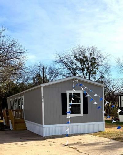 Mobile Home at 1910 Dogwood St. Glenn Heights, TX 75154