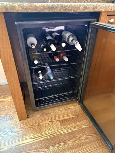 Photo 5 of 24 of home located at 7349 Ulmerton Rd. Largo, FL 33771