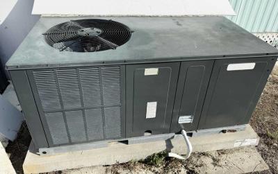 Photo 5 of 5 of home located at 7349 Ulmerton Rd. Largo, FL 33771