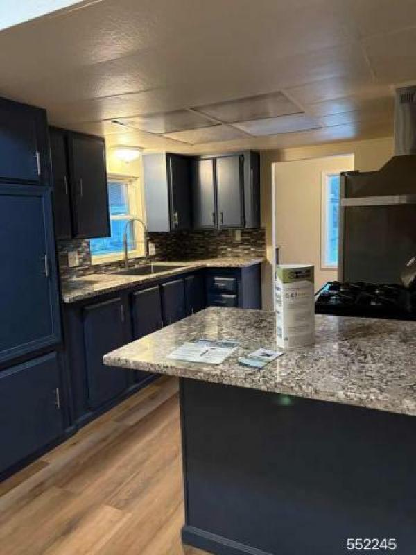 Photo 1 of 2 of home located at Shadow Lake Mobile Home Park 5100 N Highway 99 Spc 194 Stockton, CA 95212