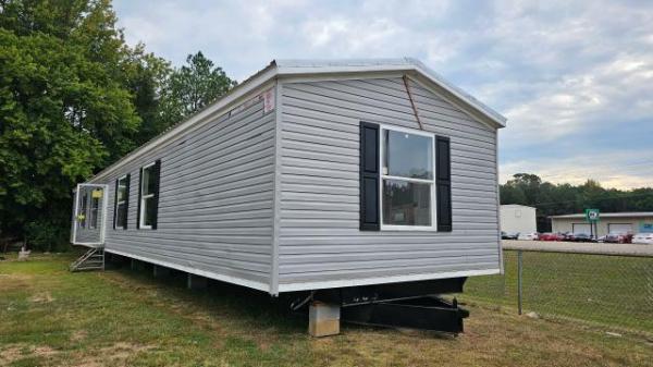 Photo 1 of 2 of home located at Columbus Mobile Home Broker I Po Box 9647 Columbus, MS 39705
