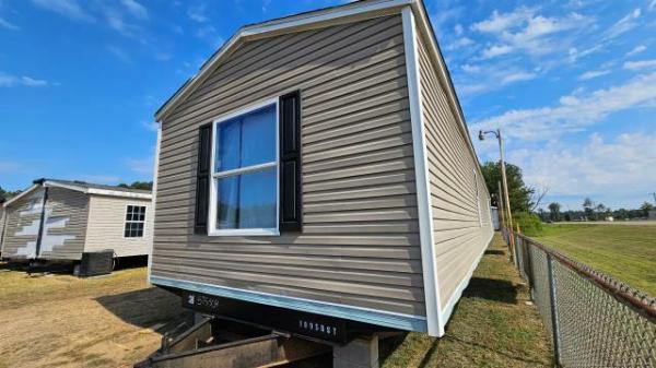 Photo 1 of 2 of home located at Columbus Mobile Home Broker I Po Box 9647 Columbus, MS 39705