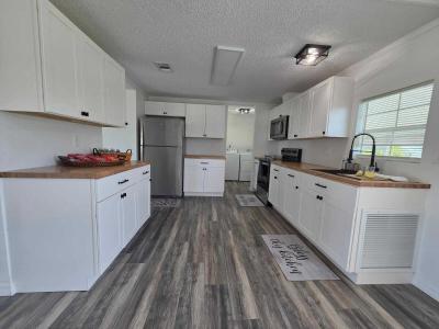 Photo 3 of 20 of home located at 1525 Sabal Oak Lane Orlando, FL 32828