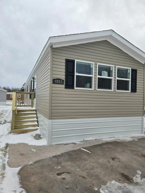 Photo 1 of 2 of home located at 4913 Michigan Drive Superior, WI 54880