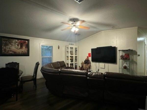Photo 4 of 2 of home located at 14900 Lasater Road #462 Dallas, TX 75253