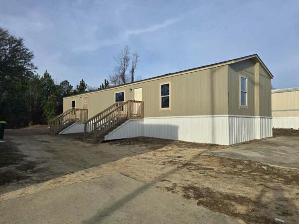 Photo 1 of 2 of home located at 1138 Wildwood Dr., #162 Fayetteville, NC 28304