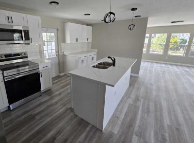 Photo 2 of 10 of home located at 101 Oakhill Ridge Rd Valrico, FL 33594