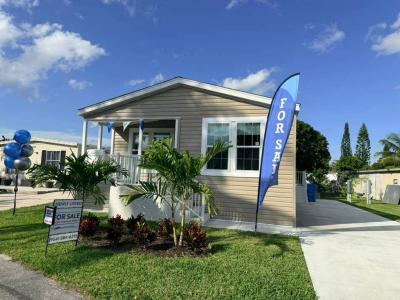 Photo 3 of 20 of home located at 5267 S.w. 32nd Street Davie, FL 33314