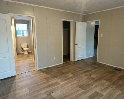 Photo 5 of 33 of home located at 5400 Collins Road, #120 Jacksonville, FL 32244