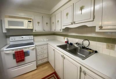 Photo 4 of 17 of home located at 35B Dale St Tavares, FL 32778