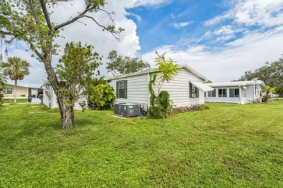 Photo 4 of 31 of home located at 5699 Camelford Dr Sarasota, FL 34233