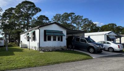 Photo 2 of 5 of home located at 28 Royal Dr Eustis, FL 32726