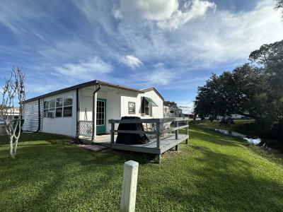 Photo 4 of 5 of home located at 28 Royal Dr Eustis, FL 32726