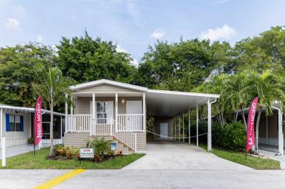 Photo 3 of 13 of home located at 31 Plantation Blvd Lake Worth, FL 33467