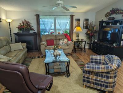 Photo 4 of 18 of home located at 573 Tulip Circle E Auburndale, FL 33823