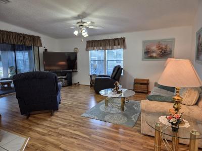 Photo 5 of 12 of home located at 124 Juliana Blvd. Auburndale, FL 33823