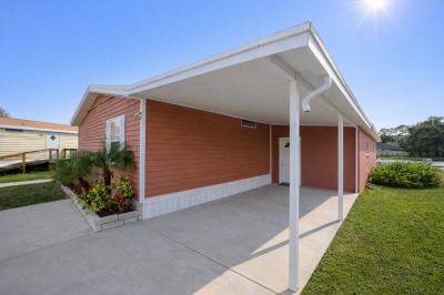 Photo 4 of 41 of home located at 9623 Oaks St Tampa, FL 33635