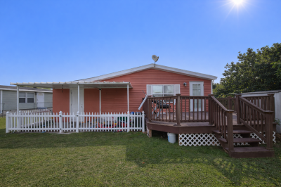 Photo 5 of 41 of home located at 9623 Oaks St Tampa, FL 33635