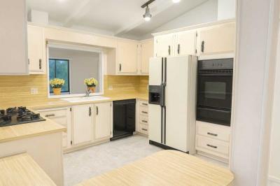 Photo 5 of 30 of home located at 601 N Kirby St Hemet, CA 92545