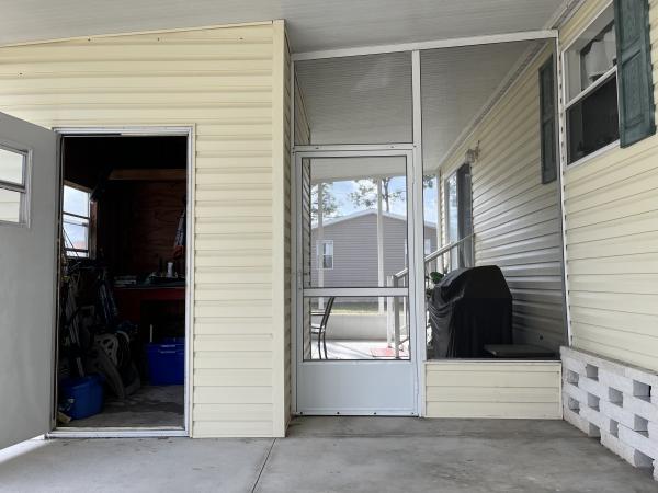 2004 Skyline 05610579SA Mobile Home