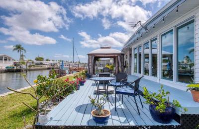 Photo 4 of 42 of home located at 18675 U.s. Hwy 19 N. Lot 311 Clearwater, FL 33764