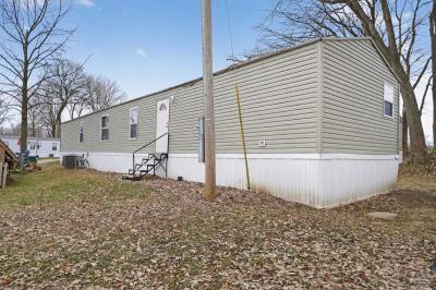 Photo 4 of 24 of home located at 40 Echo Lake W Dr Mooresville, IN 46158