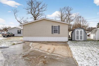 Photo 4 of 29 of home located at 148 Echo Lake E Dr Mooresville, IN 46158