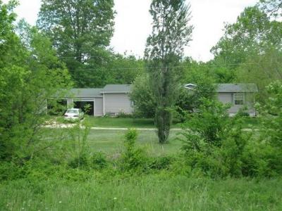 Photo 2 of 17 of home located at 29 Push Lane Jonesboro, IL 62952