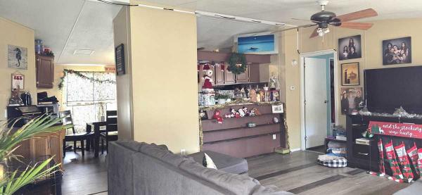 1999 Oakwood Manufactured Home