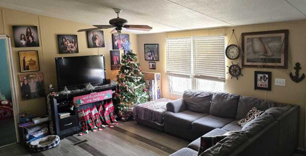 1999 Oakwood Manufactured Home