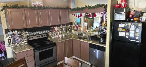 1999 Oakwood Manufactured Home