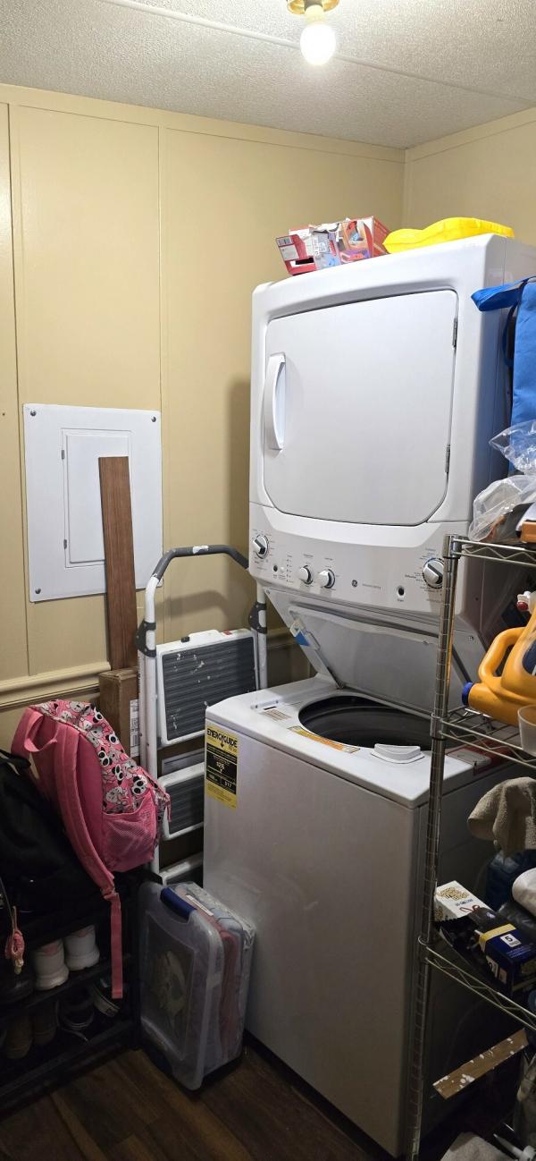 1999 Oakwood Manufactured Home