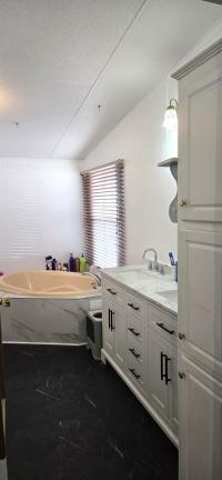 1999 Oakwood Manufactured Home