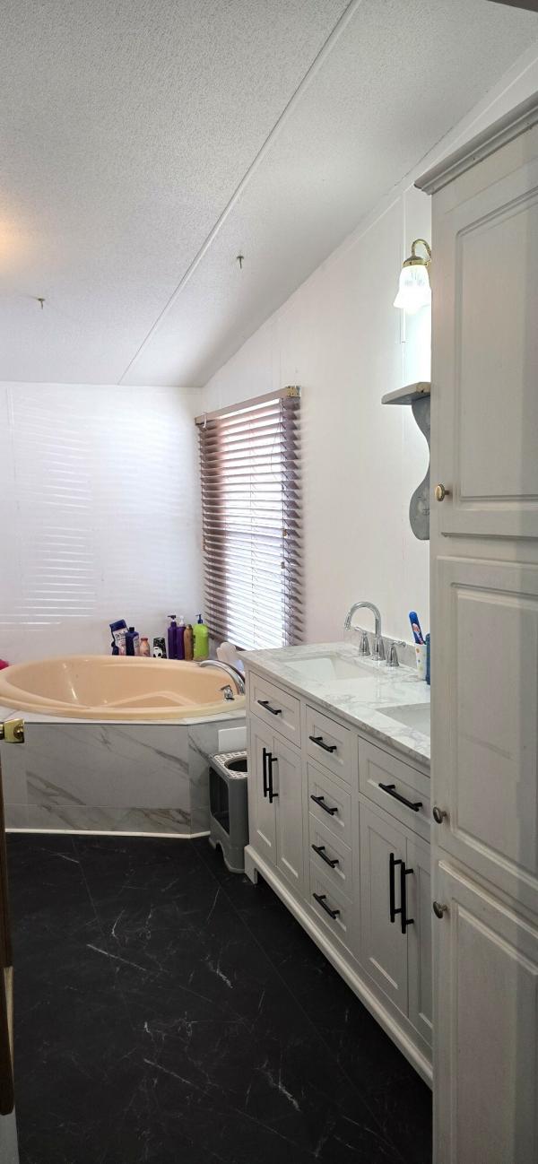 1999 Oakwood Manufactured Home