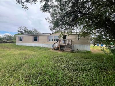 Mobile Home at 566 4th St Floresville, TX 78114