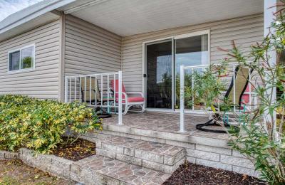 Photo 5 of 29 of home located at 18675 U.s. Hwy 19 N. Lot 425 Clearwater, FL 33764