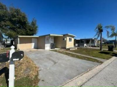 Photo 2 of 17 of home located at 4000 24th St N Unit 905 Saint Petersburg, FL 33714