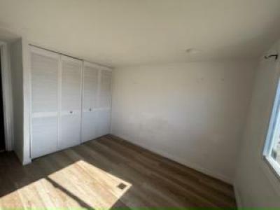 Photo 4 of 17 of home located at 4000 24th St N Unit 905 Saint Petersburg, FL 33714