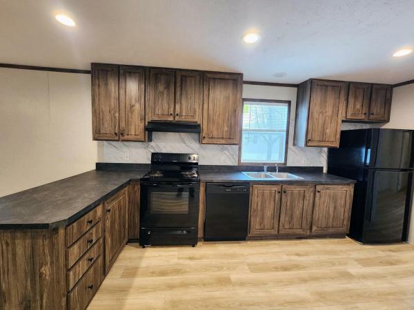 2023 96PLH16763RH23S  Home