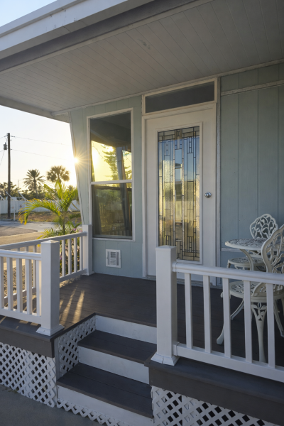 Photo 4 of 37 of home located at 4600 Harbor Lights Dr Saint Petersburg, FL 33708